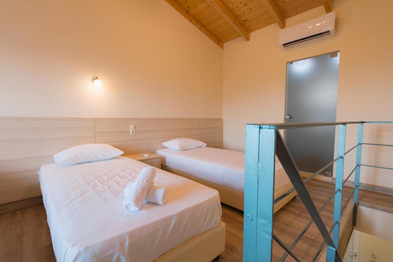 Bed and Breakfast Luca Mare à Gouviá Extérieur photo