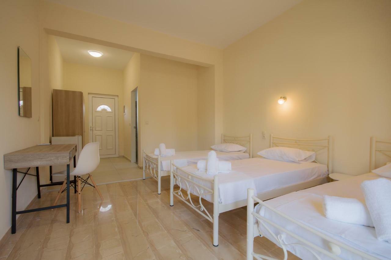 Bed and Breakfast Luca Mare à Gouviá Extérieur photo